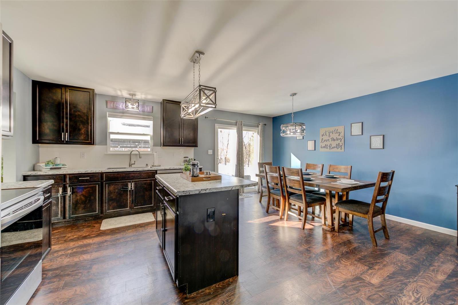 Wentzville, Missouri 63385, United States, 4 Bedrooms Bedrooms, ,4 BathroomsBathrooms,Residential,Pending,440