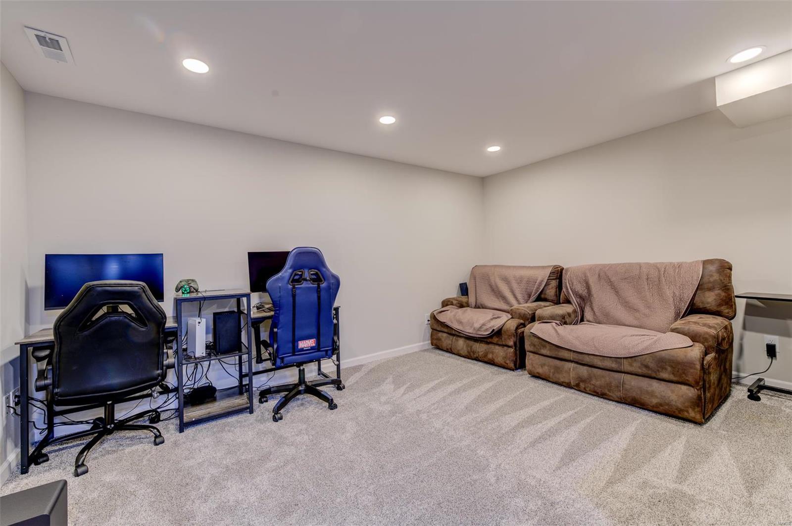 Wentzville, Missouri 63385, United States, 4 Bedrooms Bedrooms, ,4 BathroomsBathrooms,Residential,Pending,440