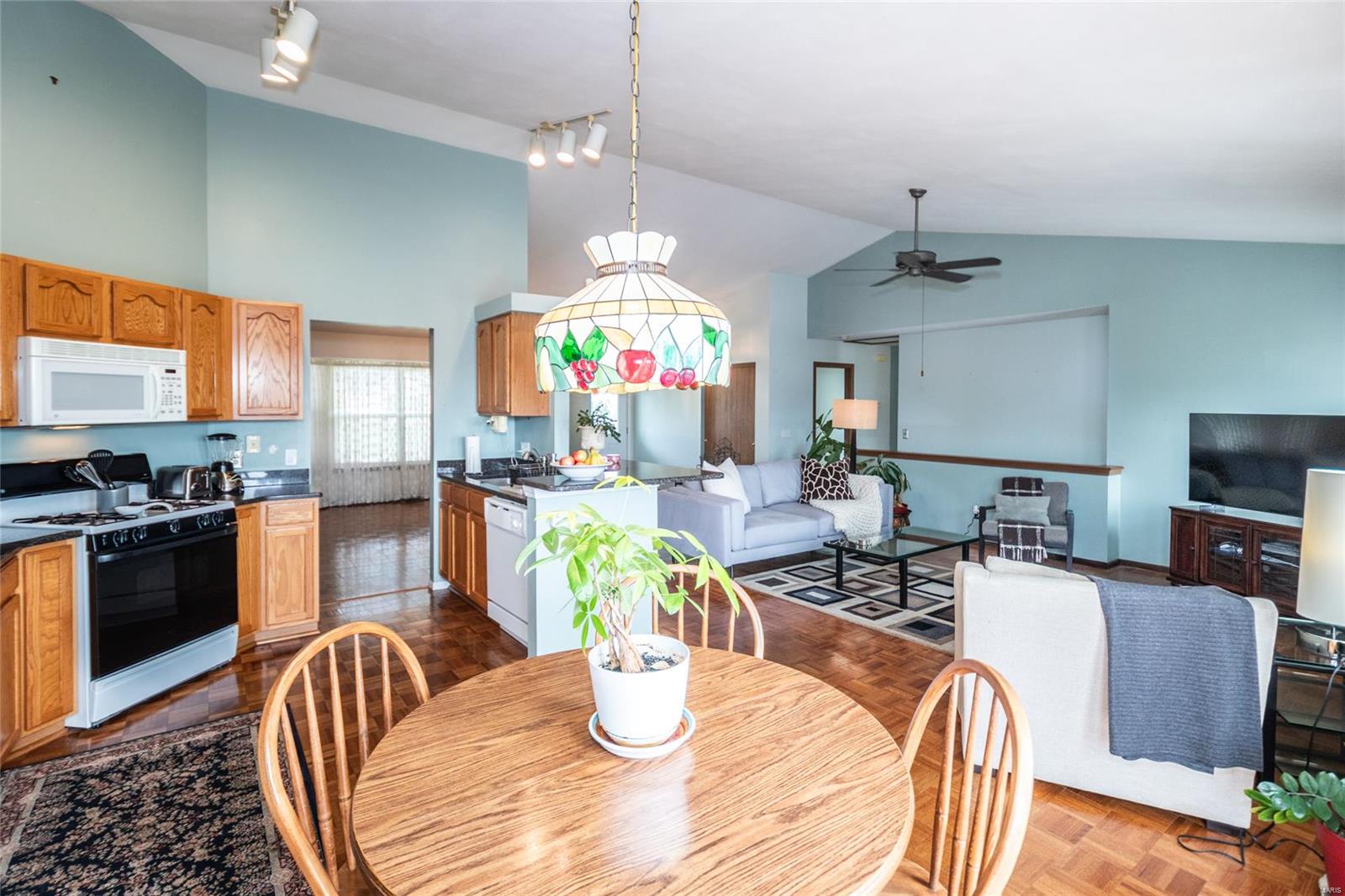 O'Fallon, Missouri 63368, United States, 3 Bedrooms Bedrooms, ,3 BathroomsBathrooms,Residential,Pending,128456