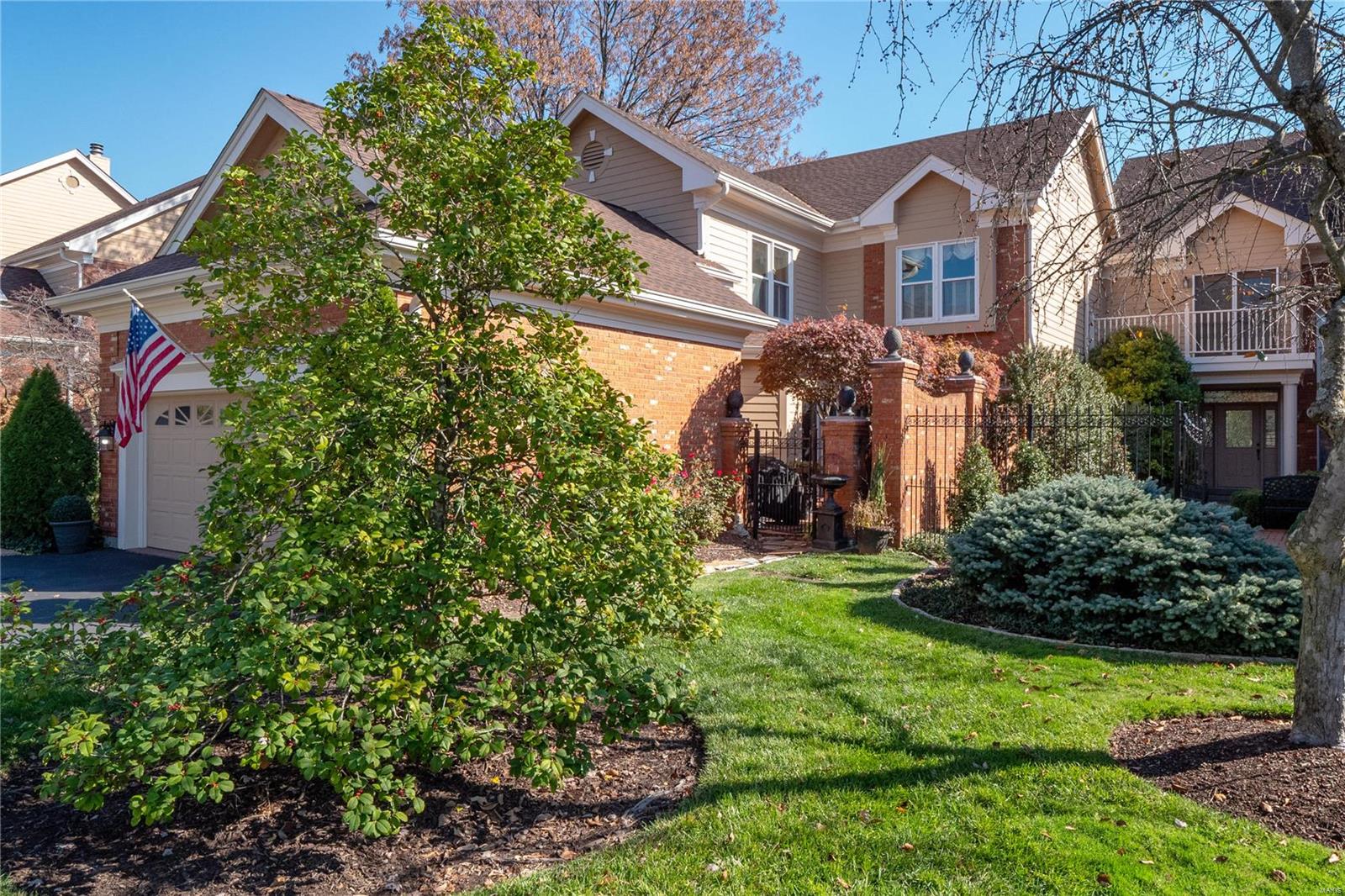 Carlyle Two Lt 16 & Common Ground - Residential