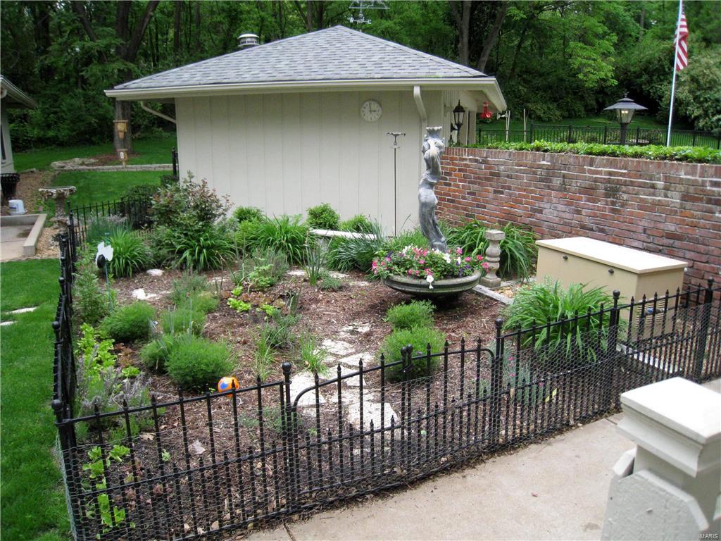 Huntleigh Manor - Residential