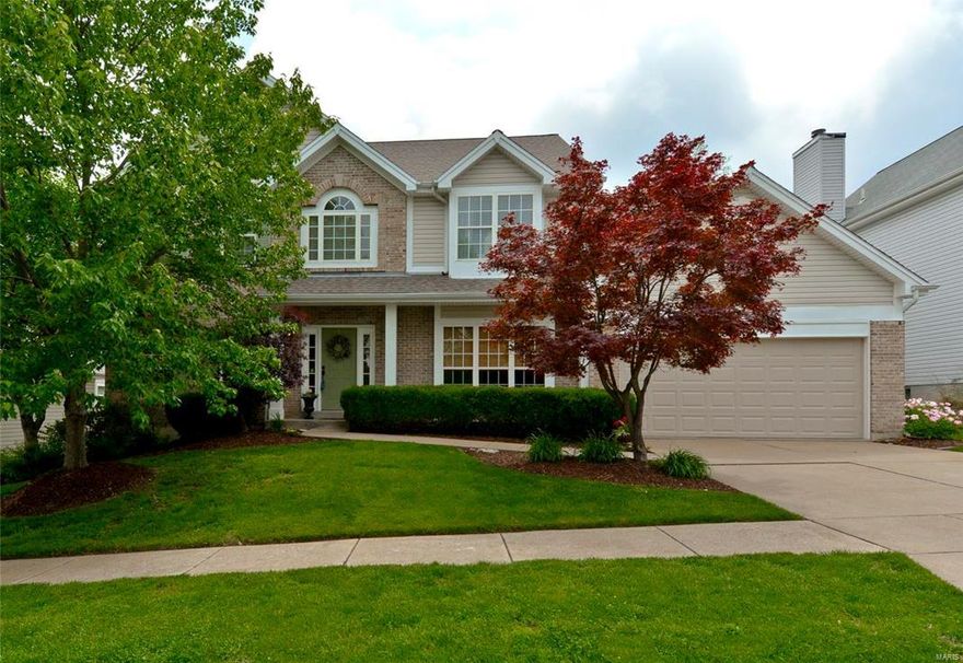 Stunning 4 bed, 5 bath, two story home in the desirable Meadows at Forder Oaks Subdivision. Main floor features, 9' ceilings, “T” staircase, gorgeous updated kitchen w/custom cabinets, granite counters, backsplash, spacious pantry, stainless steel appliances & planning desk, living room, dining room w/wainscot. Breakfast room has bay and French doors that lead to the patio surrounded by large trees.  Impressive two story great room has gas fireplace.  Second floor offers Master bedroom suite w/vaulted ceiling, two walk-in closets, luxury bath w/vault, double sink, separate shower & soaking tub.  Three additional large bedrooms includes one w/private bath and bay window and two that share the Jack N Jill bath.  Enjoy entertaining in the amazing finished lower level recreation/family room complete w/ wet bar, full bath and separate room currently being used as an office.  Extra features include main floor hardwood floors, crown molding, main floor laundry and fenced back yard. Must See!