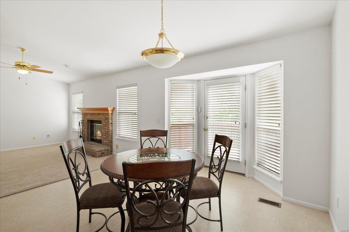 Fenton, Missouri 63026, United States, 4 Bedrooms Bedrooms, ,3 BathroomsBathrooms,Residential,Pending,116523