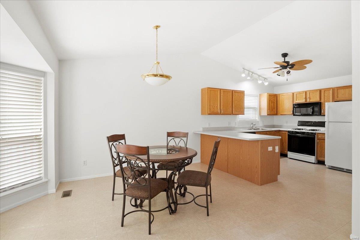 Fenton, Missouri 63026, United States, 4 Bedrooms Bedrooms, ,3 BathroomsBathrooms,Residential,Pending,116523