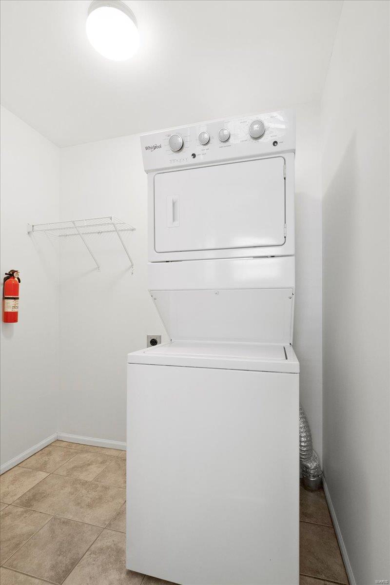 Fenton, Missouri 63026, United States, 4 Bedrooms Bedrooms, ,3 BathroomsBathrooms,Residential,Pending,116523