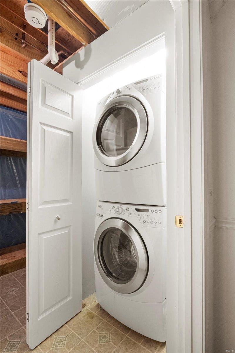 Fenton, Missouri 63026, United States, 4 Bedrooms Bedrooms, ,3 BathroomsBathrooms,Residential,Pending,116523