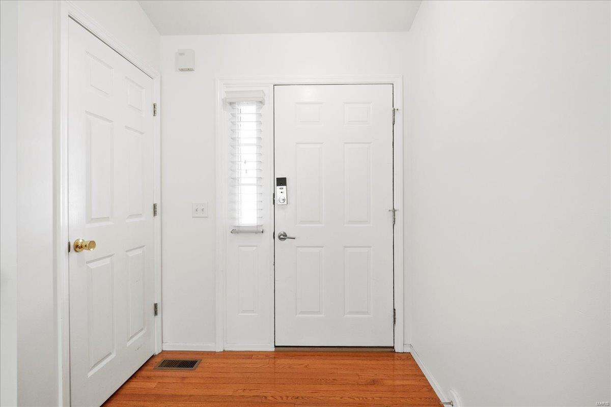 Fenton, Missouri 63026, United States, 4 Bedrooms Bedrooms, ,3 BathroomsBathrooms,Residential,Pending,116523