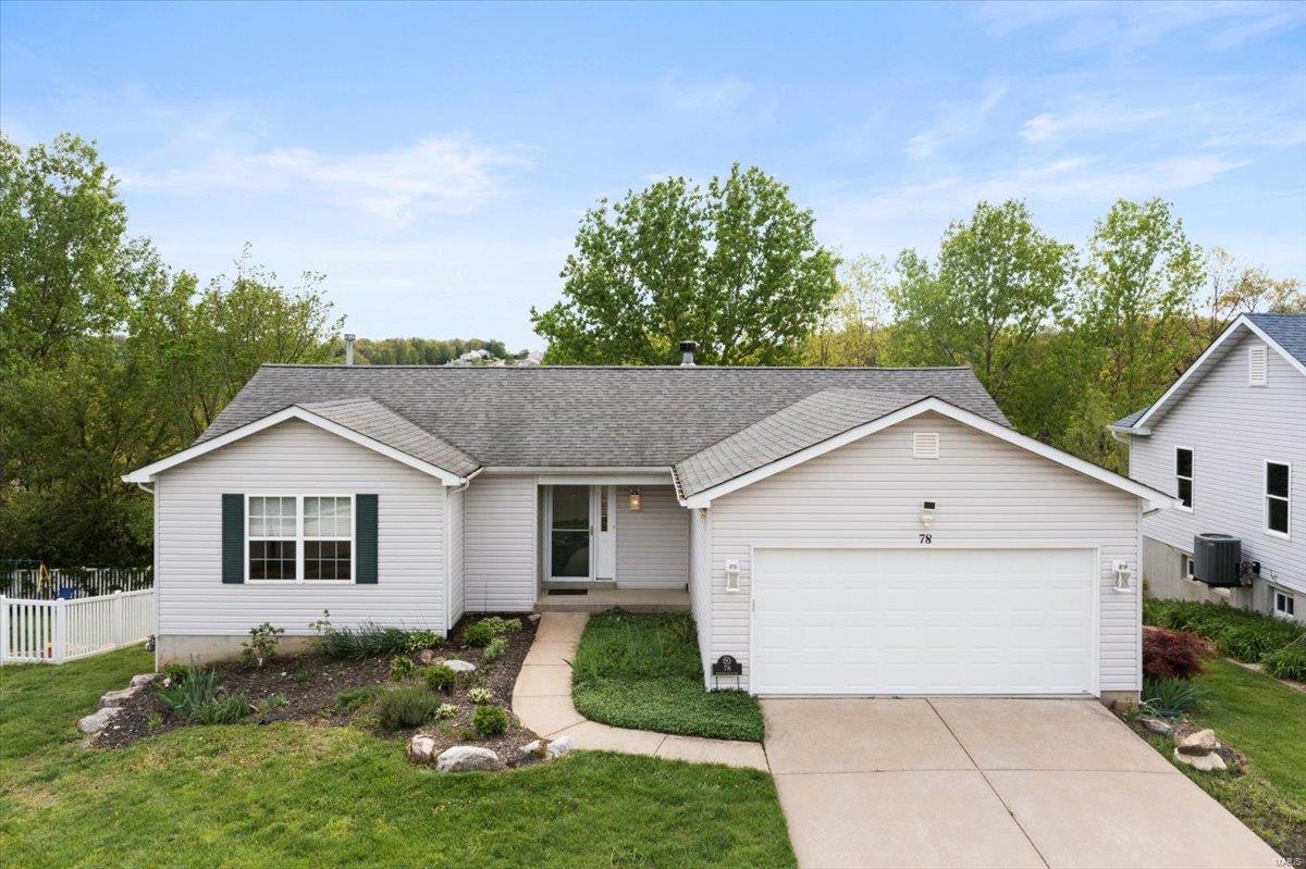 Fenton, Missouri 63026, United States, 4 Bedrooms Bedrooms, ,3 BathroomsBathrooms,Residential,Pending,116523