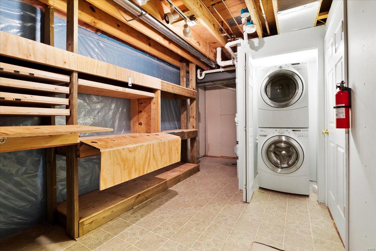 Fenton, Missouri 63026, United States, 4 Bedrooms Bedrooms, ,3 BathroomsBathrooms,Residential,Pending,116523