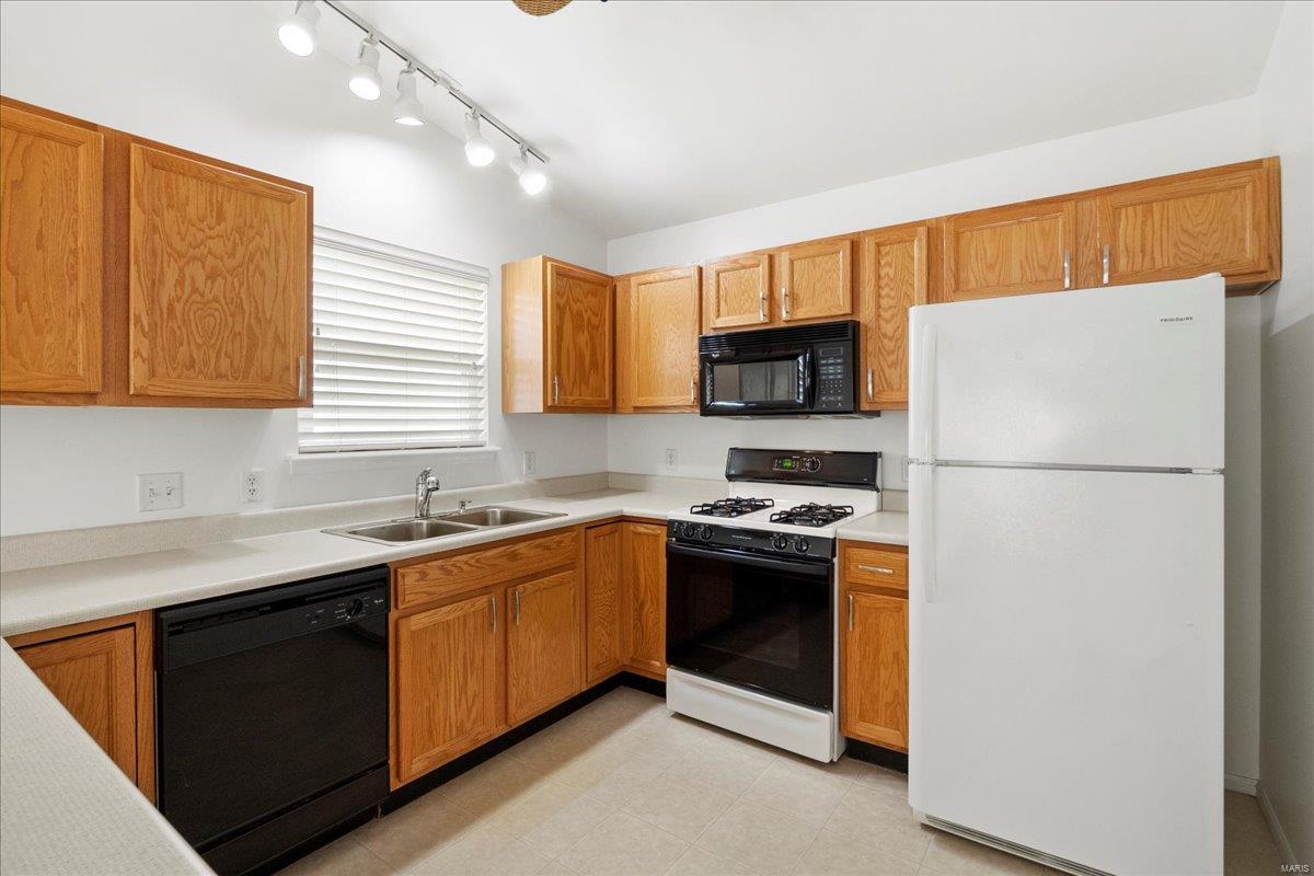 Fenton, Missouri 63026, United States, 4 Bedrooms Bedrooms, ,3 BathroomsBathrooms,Residential,Pending,116523