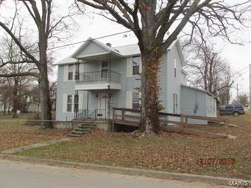 Very large two story home, ten rooms, 4 bedrooms, two baths, formal dining,  located in town. Home is on an over sized lot. The home has a 16X22 covered screened in porch.  Home appears to be much newer than it is. SpecialListingConditions: Foreclosure