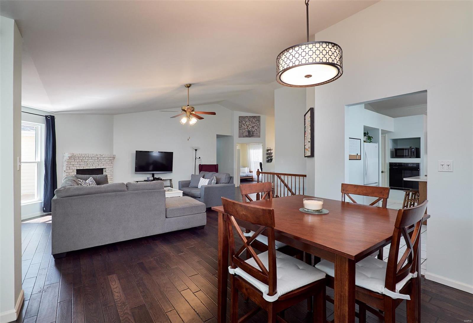 Twin Chimneys - Residential