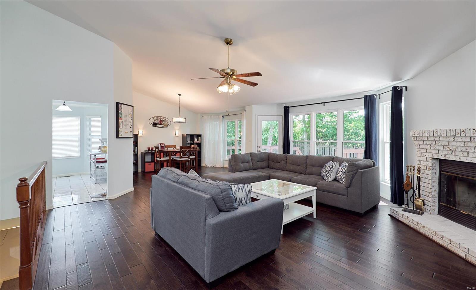 Twin Chimneys - Residential