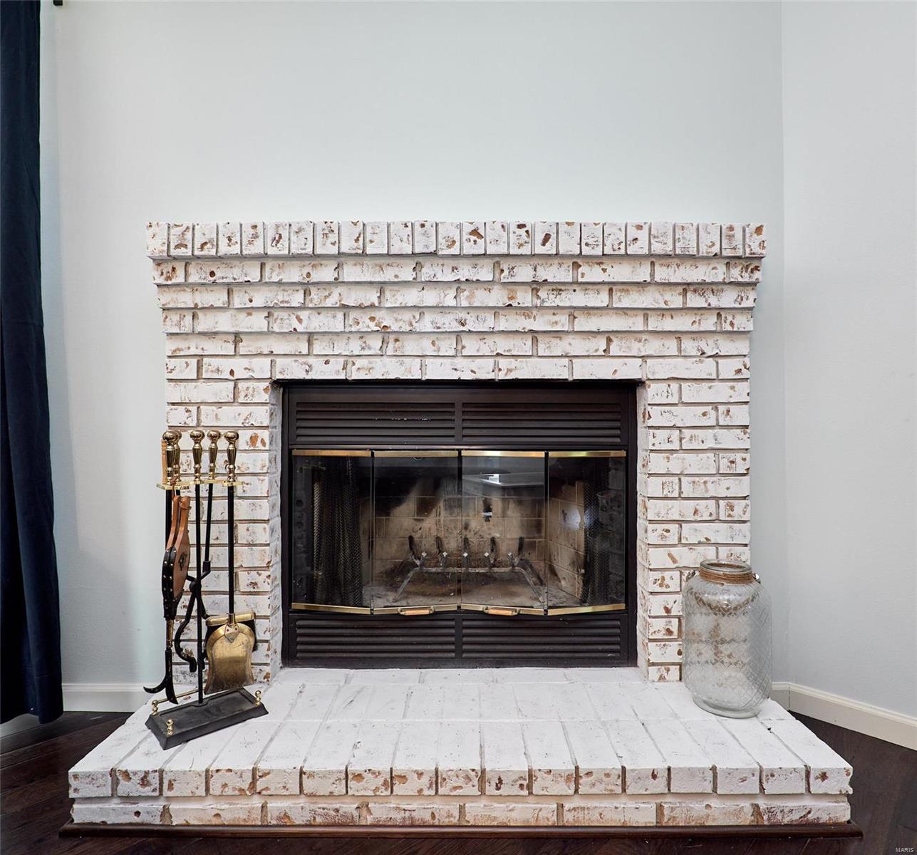 Twin Chimneys - Residential