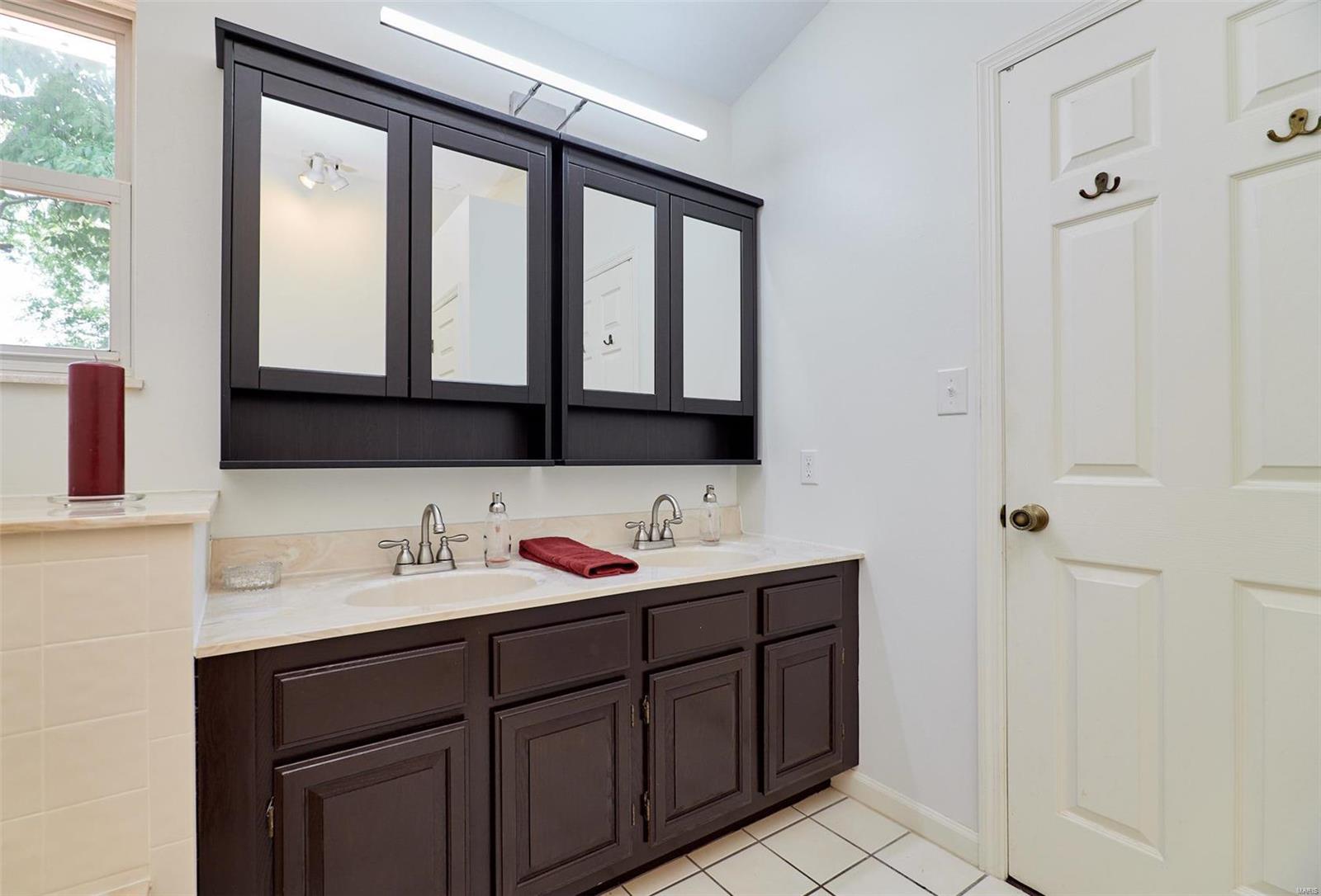 Twin Chimneys - Residential