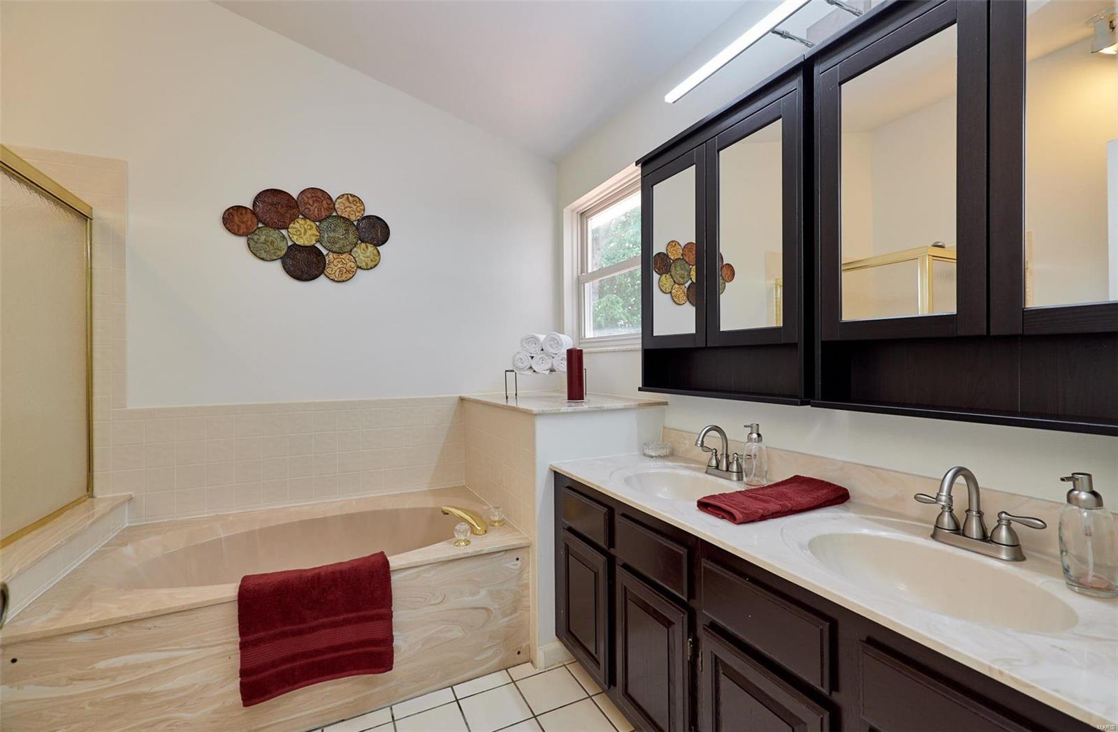 Twin Chimneys - Residential