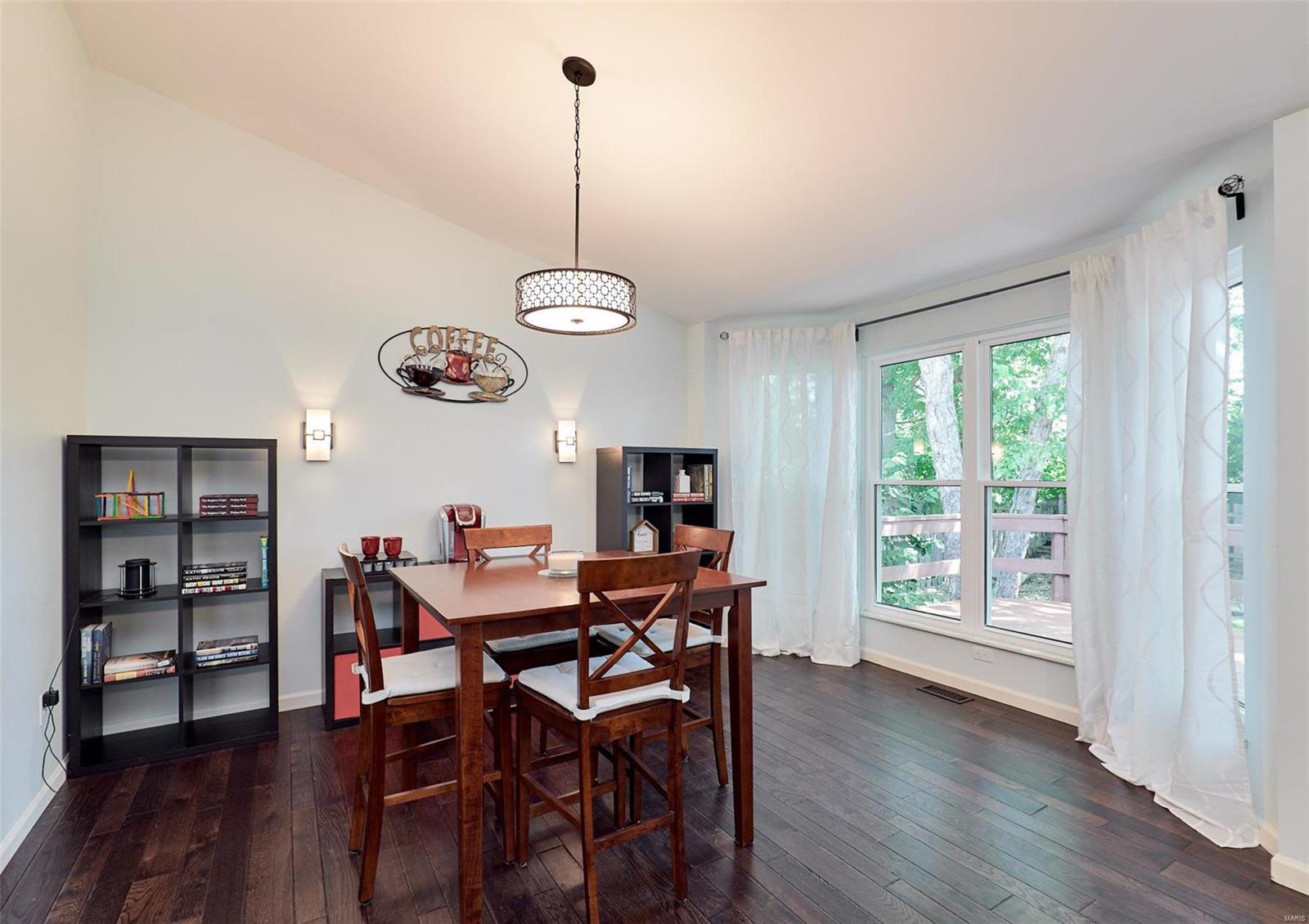 Twin Chimneys - Residential