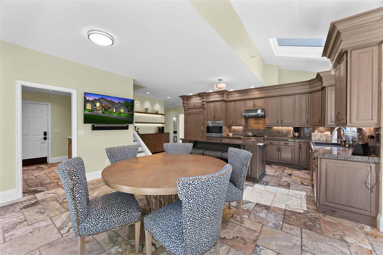 Kingspointe 2B - Residential