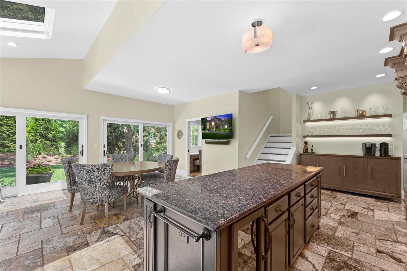 Kingspointe 2B - Residential