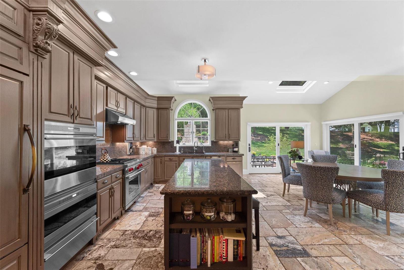 Kingspointe 2B - Residential