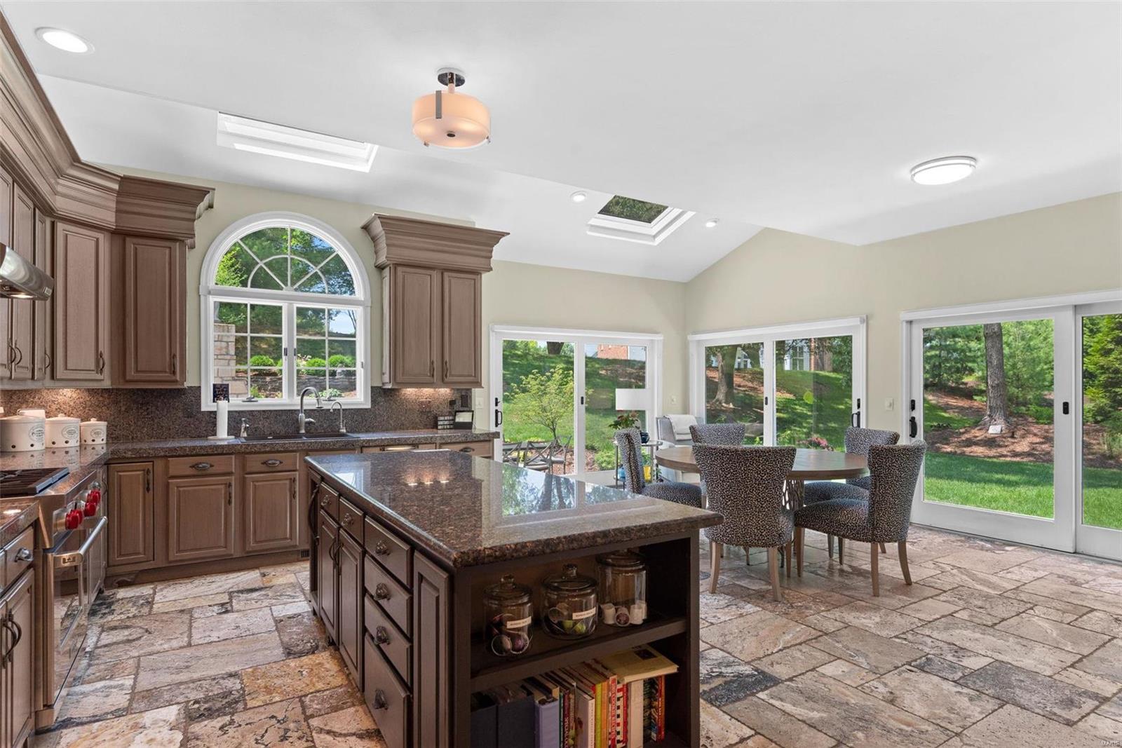 Kingspointe 2B - Residential