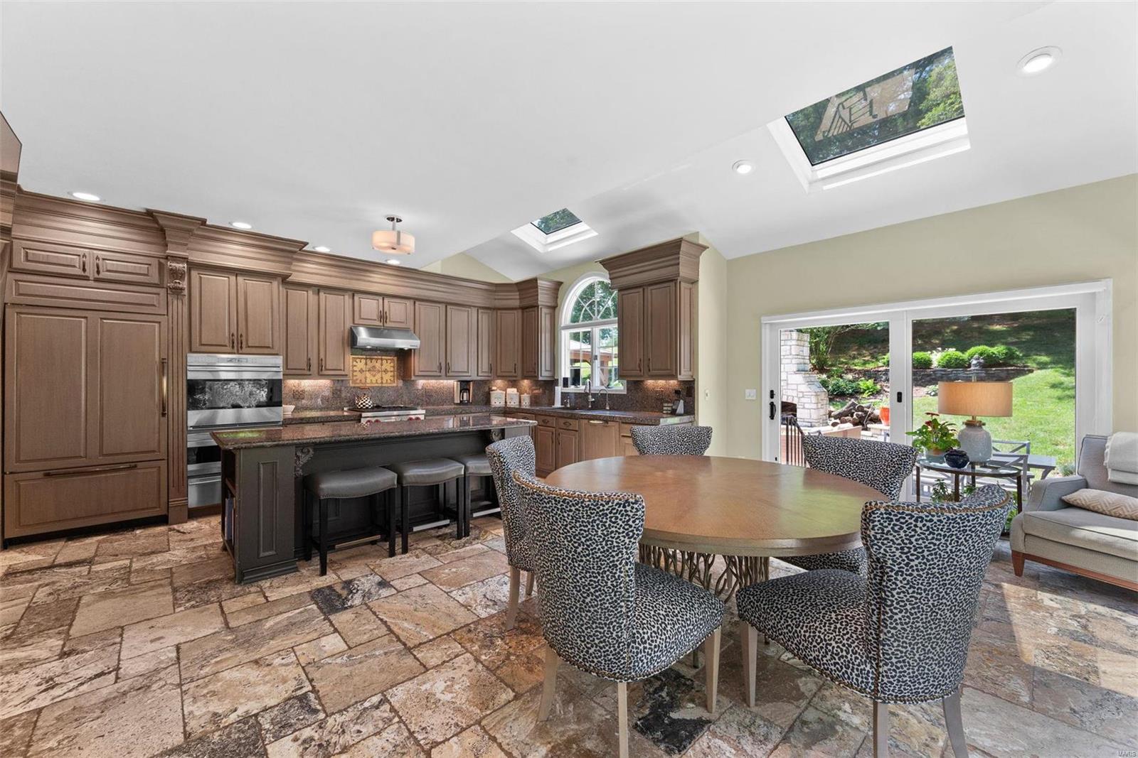 Kingspointe 2B - Residential