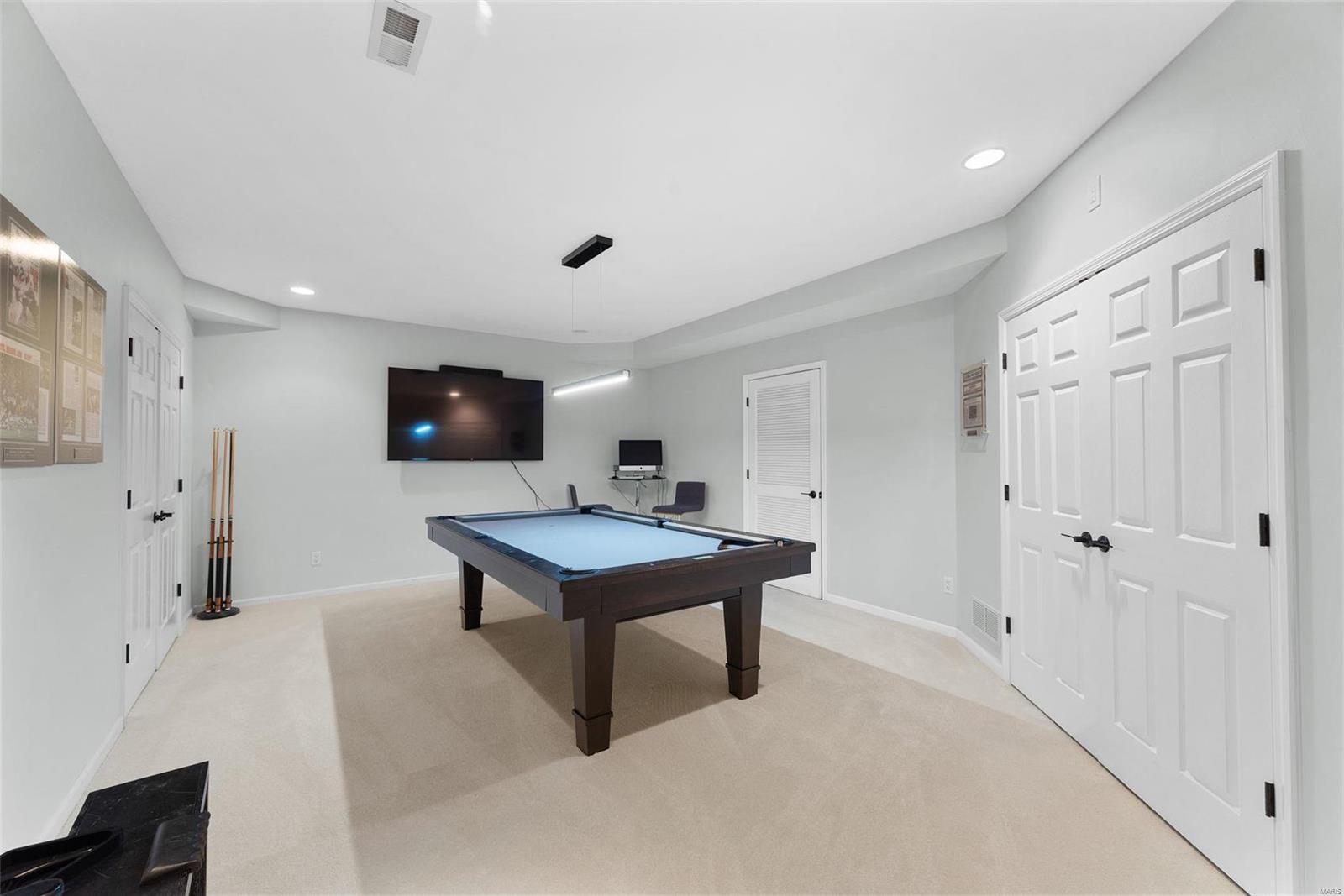 Kingspointe 2B - Residential