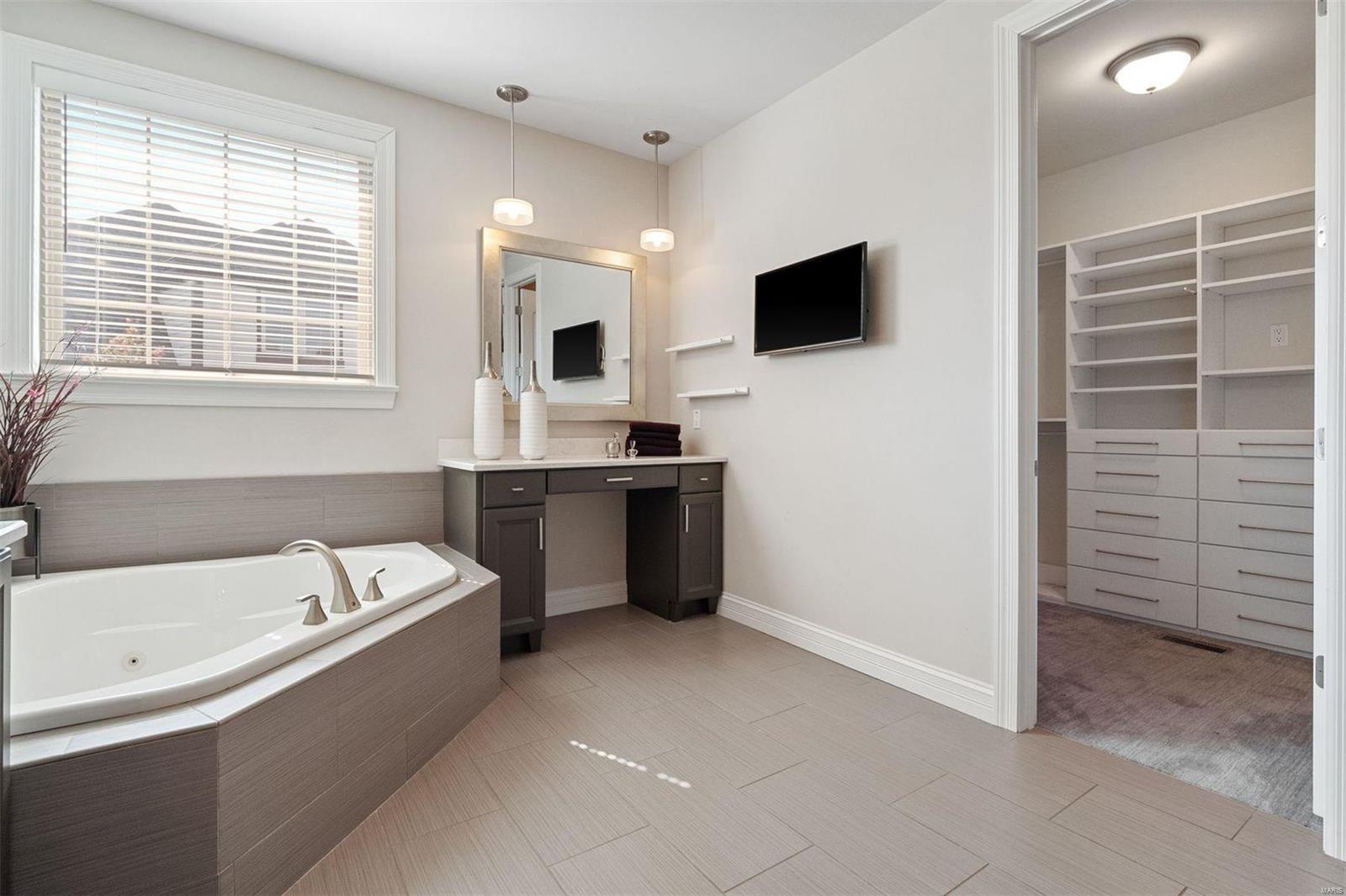 Woods Of Ladue The - Residential