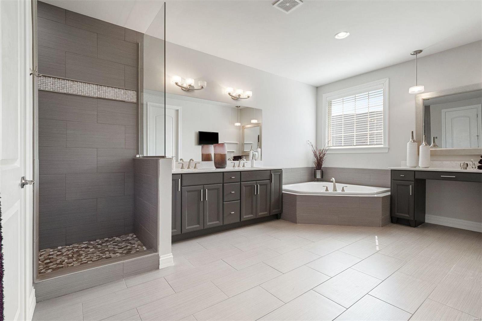 Woods Of Ladue The - Residential