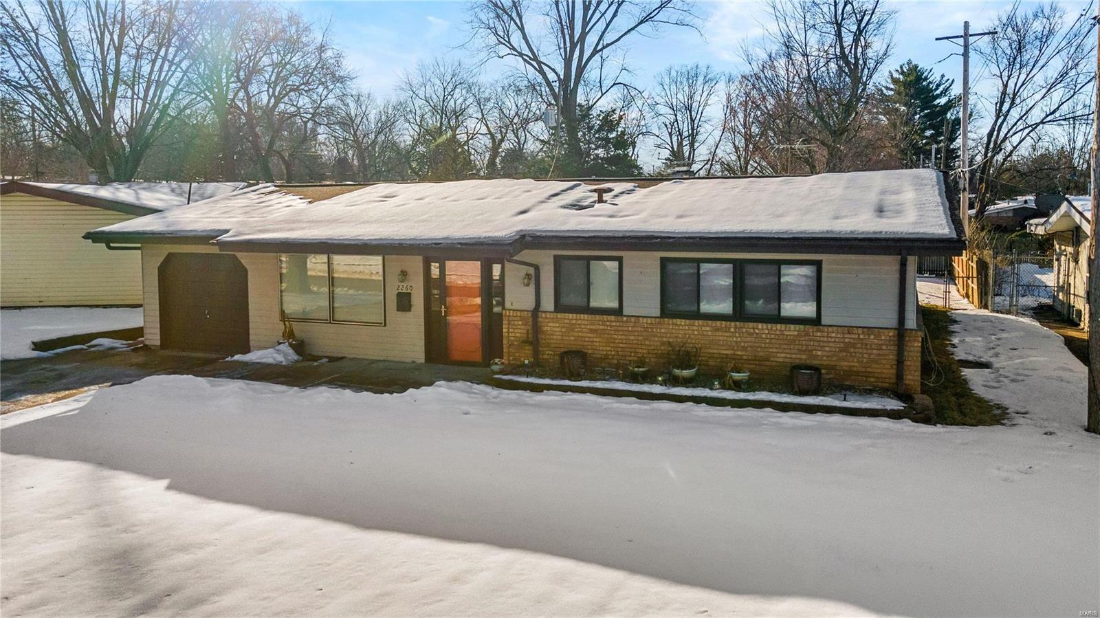 Florissant, Missouri 63033, United States, 3 Bedrooms Bedrooms, ,2 BathroomsBathrooms,Residential,Pending,16155