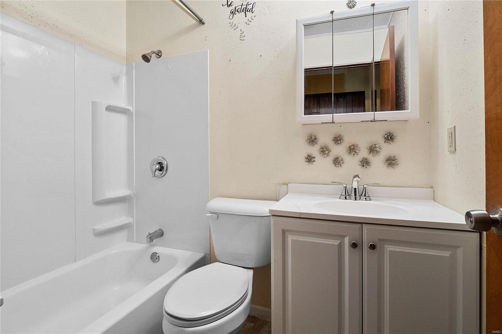 Florissant, Missouri 63033, United States, 3 Bedrooms Bedrooms, ,2 BathroomsBathrooms,Residential,Pending,16155