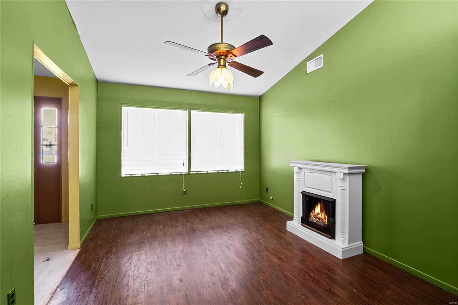 Florissant, Missouri 63033, United States, 3 Bedrooms Bedrooms, ,2 BathroomsBathrooms,Residential,Pending,16155