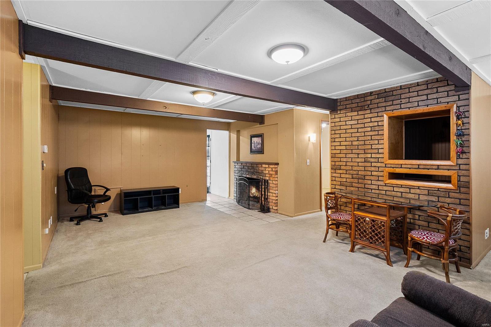 Florissant, Missouri 63033, United States, 3 Bedrooms Bedrooms, ,2 BathroomsBathrooms,Residential,Pending,16155