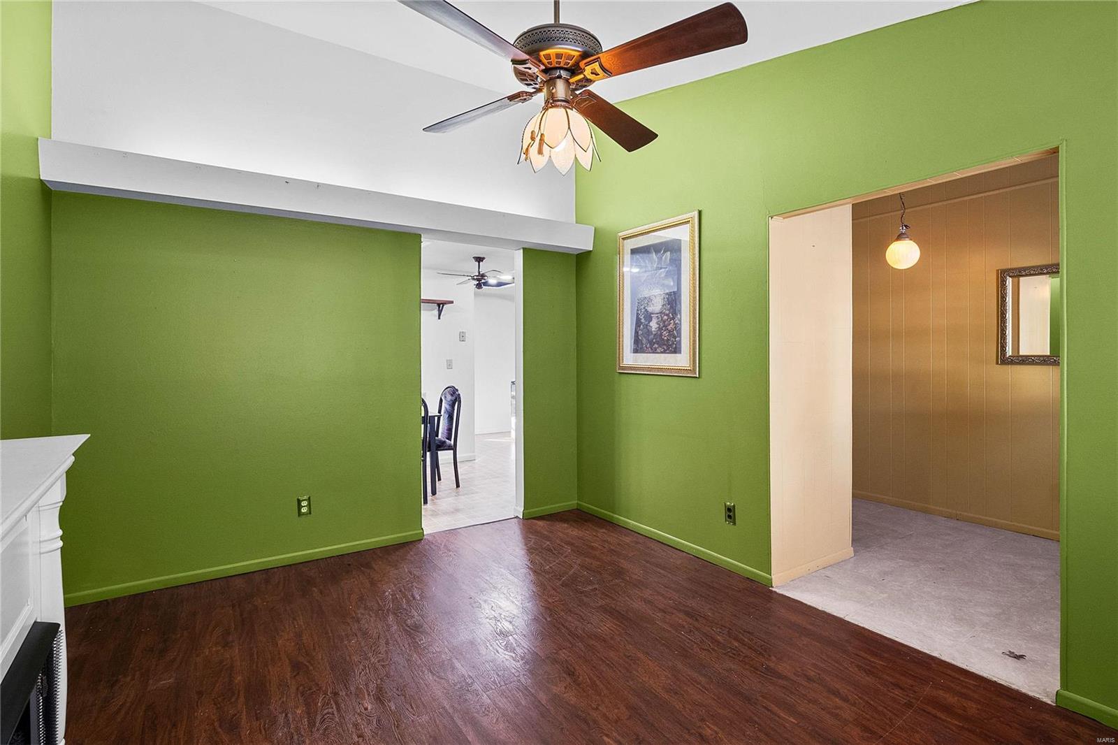 Florissant, Missouri 63033, United States, 3 Bedrooms Bedrooms, ,2 BathroomsBathrooms,Residential,Pending,16155