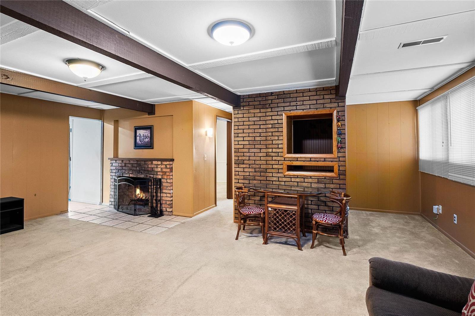 Florissant, Missouri 63033, United States, 3 Bedrooms Bedrooms, ,2 BathroomsBathrooms,Residential,Pending,16155