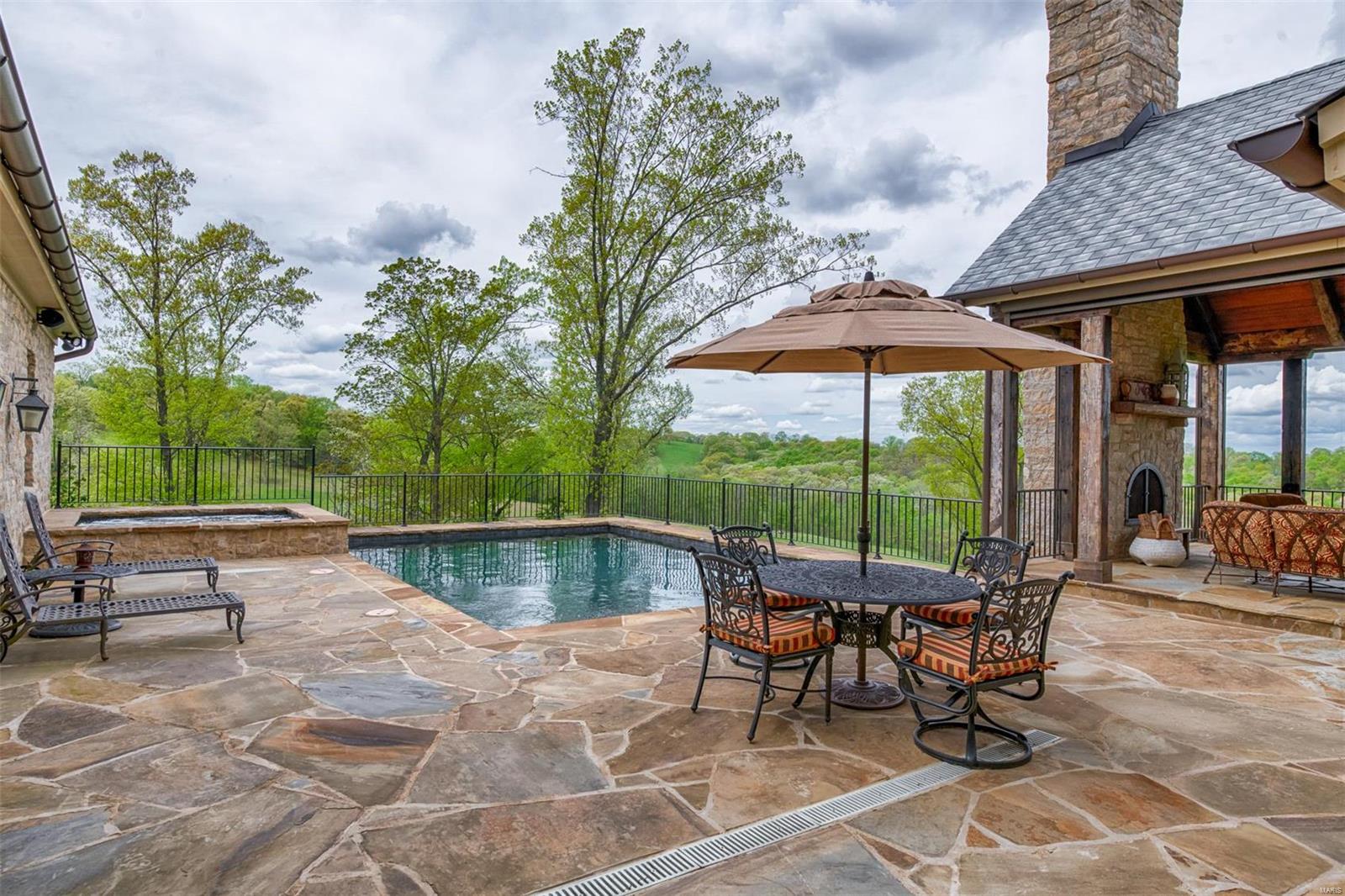 Puellman Road Lt Split - Residential