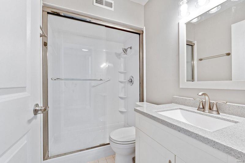 St Louis, Missouri 63119, United States, 3 Bedrooms Bedrooms, ,2 BathroomsBathrooms,Residential,Pending,16252