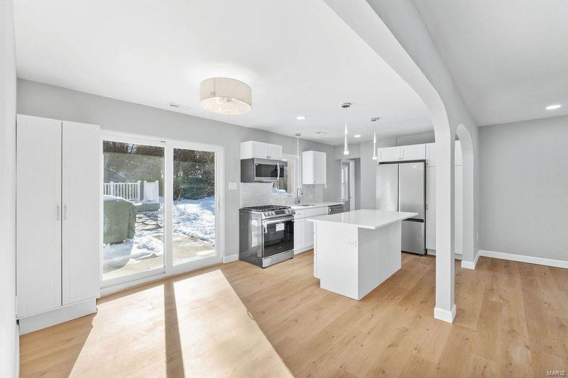 St Louis, Missouri 63119, United States, 3 Bedrooms Bedrooms, ,2 BathroomsBathrooms,Residential,Pending,16252