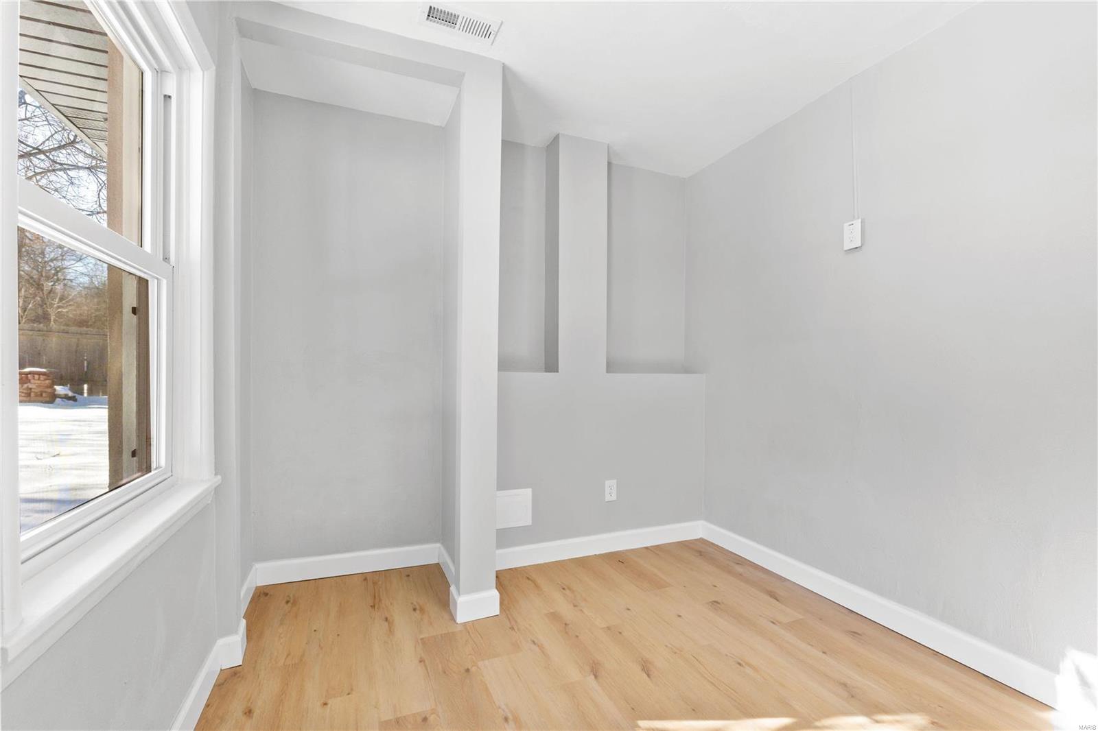 St Louis, Missouri 63119, United States, 3 Bedrooms Bedrooms, ,2 BathroomsBathrooms,Residential,Pending,16252