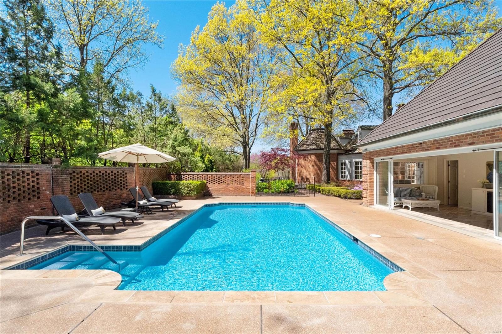 East Ladue Lane - Residential