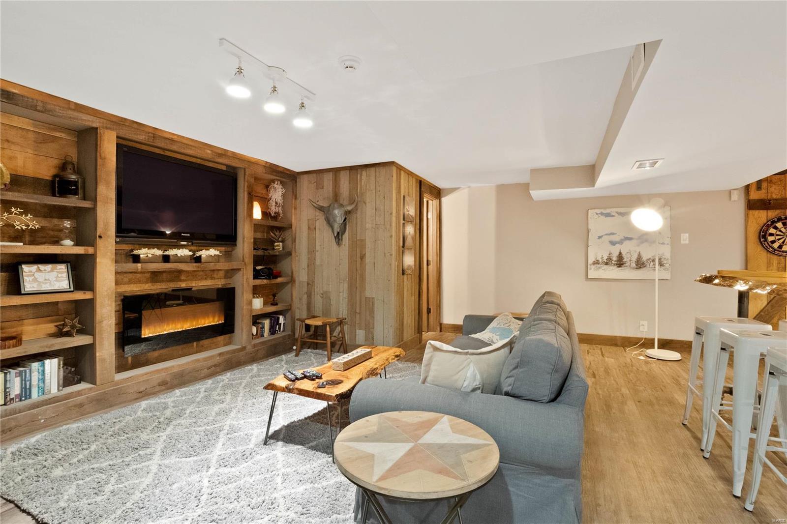 East Ladue Lane - Residential