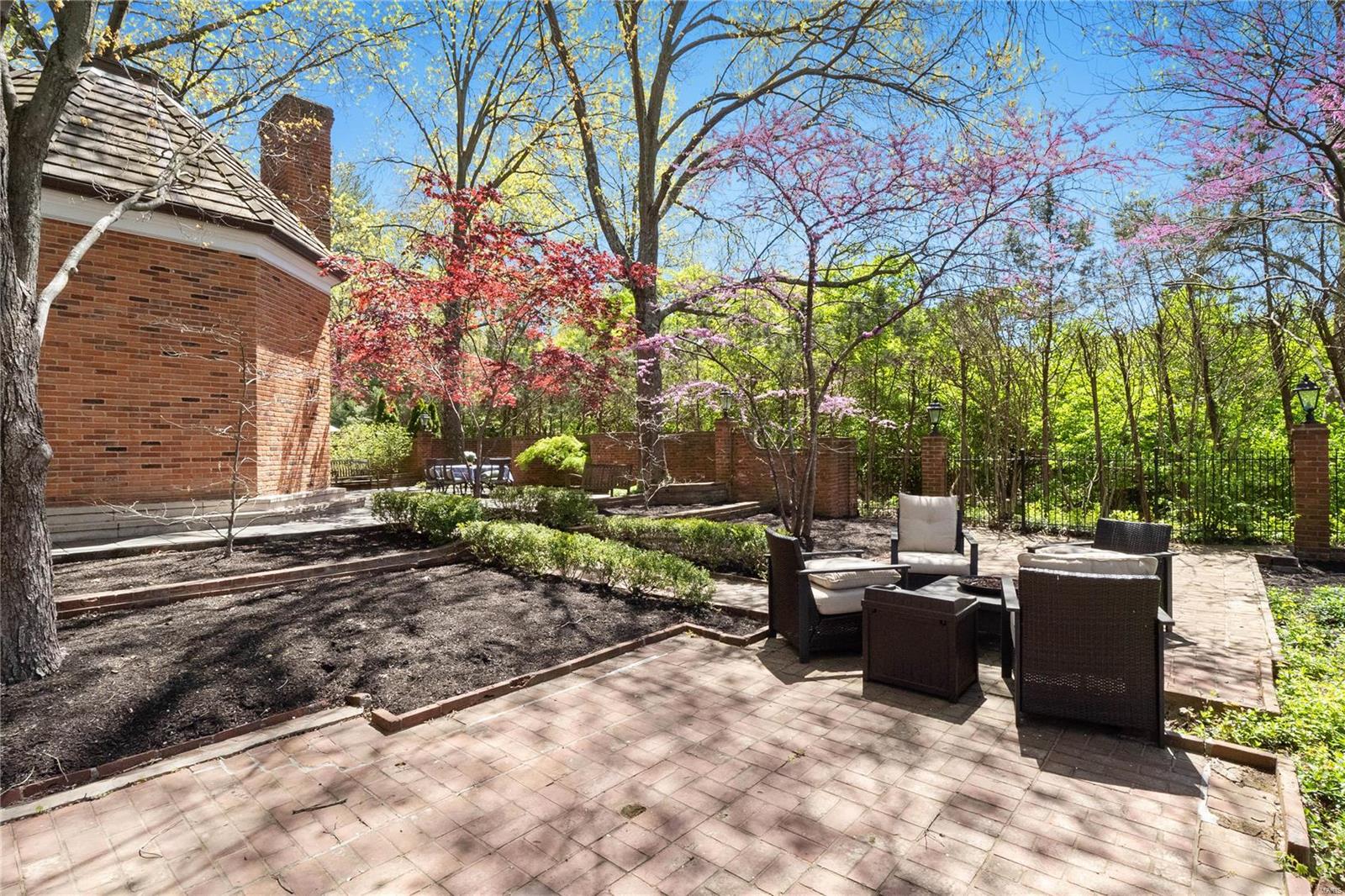 East Ladue Lane - Residential