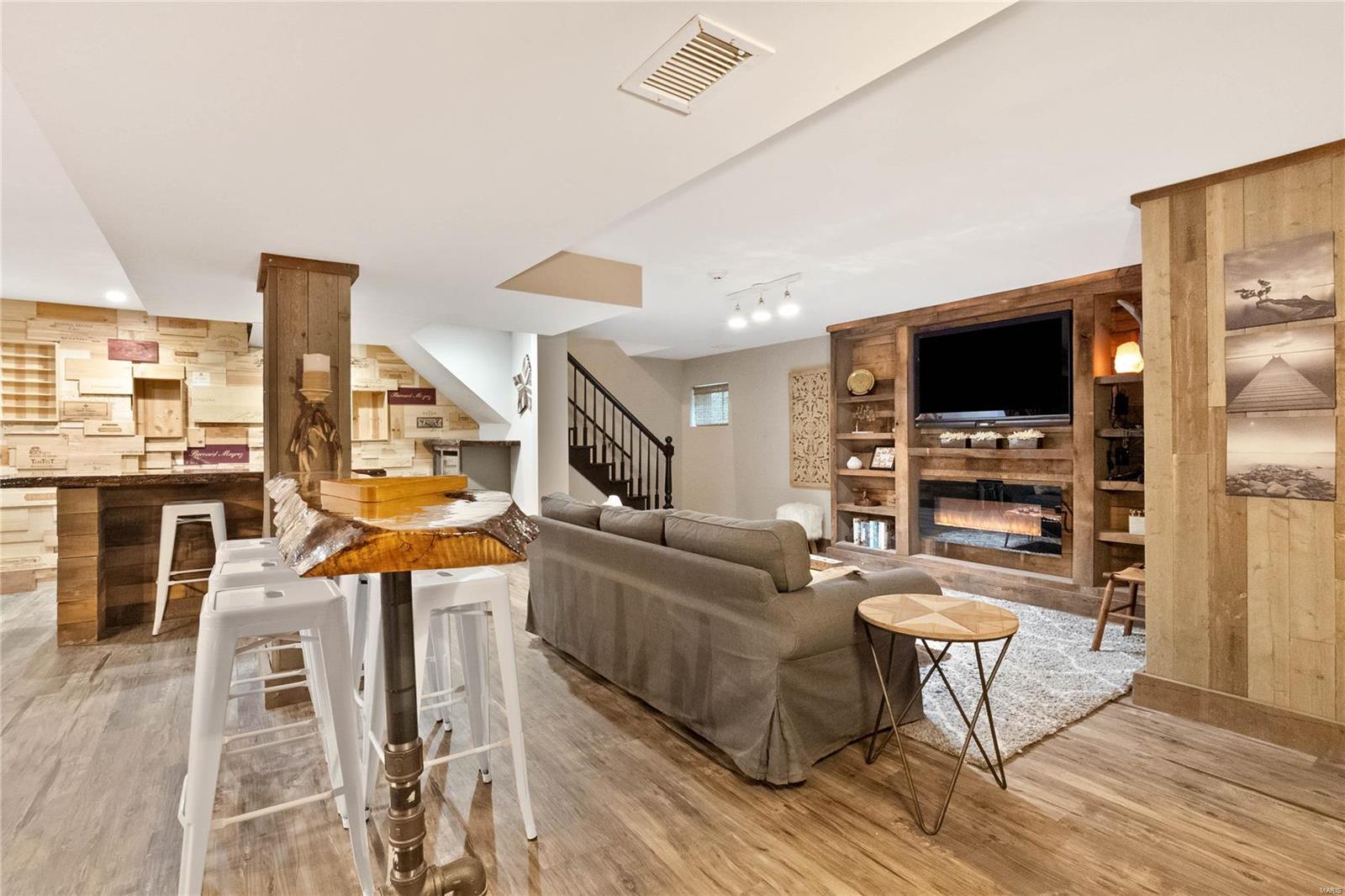 East Ladue Lane - Residential