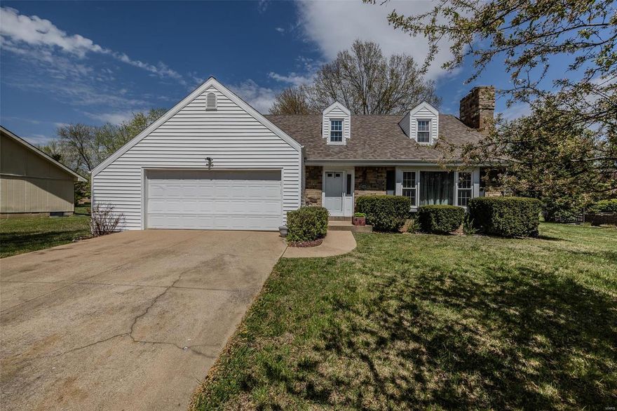 Discover the perfect blend of comfort and style in this inviting 3-bedroom, 2.5-bathroom home nestled on a peaceful cul-de-sac. Step inside to find a spacious family room and a cozy formal living room, ideal for entertaining or relaxing with loved ones. The recently upgraded kitchen features new granite countertops, adding a touch of elegance to the heart of the home. Retreat to the generously sized bedrooms, each boasting extra-large closets and ample storage space. With its desirable location and modern amenities, this home is sure to exceed your expectations. Don't miss out on this exceptional opportunity located in an amazing Northside neighborhood close to Atchley Park.