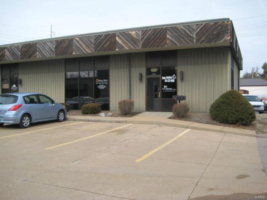 SMALL OFFICE FOR LEASE, OUTSTANDING LOCATION ON HIGH TRAFFIC WATSON ROAD NEAR GRANTS TRAIL, AND GREAT PARKING RIGHT AT THE FRONT DOOR WITH SEPERATE ENTERANCE , AND ACCESS 24HOURS/7 DAYS A WEEK. OFFICE RENTS FOR  $275. A MONTH, AND OWNER PAYS ALL UTILITIES. THE OFFICE IS ONE LARGE ROOM. JOIN OTHER MAJOR TENNANTS IN THIS MODERN MULTI-OFFICE BUILDING. CHECK WITH LISTING COMPANY ABOUT POSSIBLE ADDITIONAL SPACE AVAILABLE IN THE NEAR FUTURE. CHECK OUT SEVERAL ADDITIONAL SMALL OFFICES AVAILABLE Location: Other, Suburban
