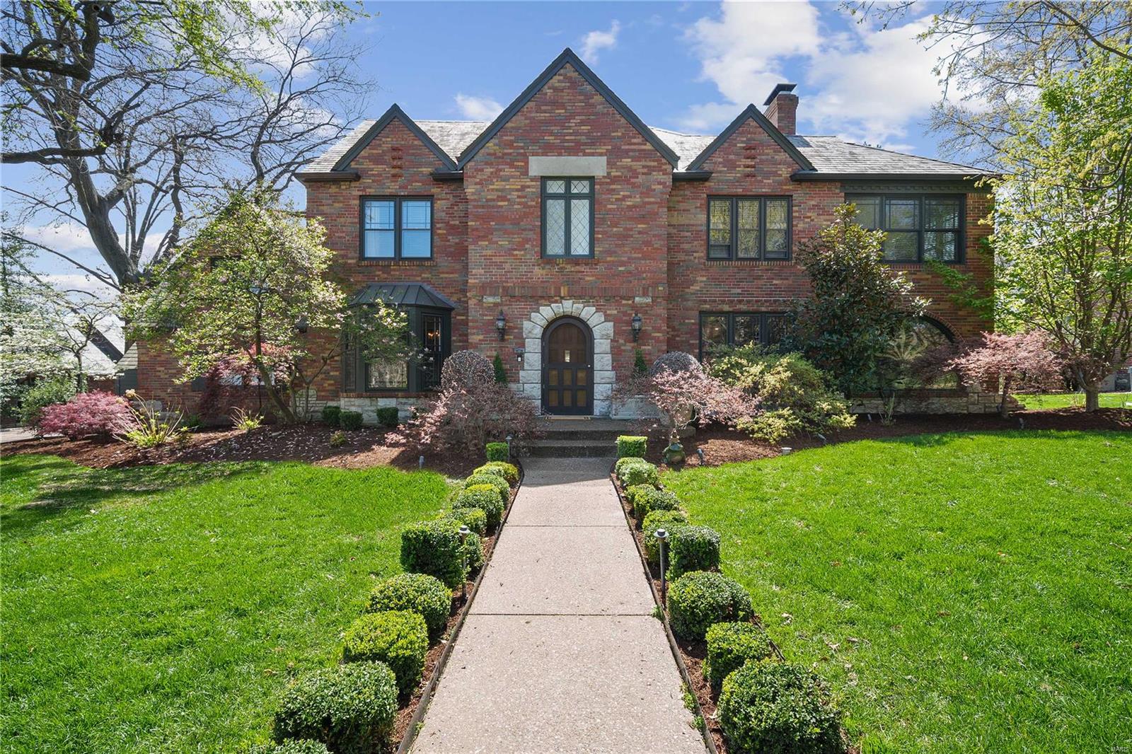 77 Lake Forest Drive