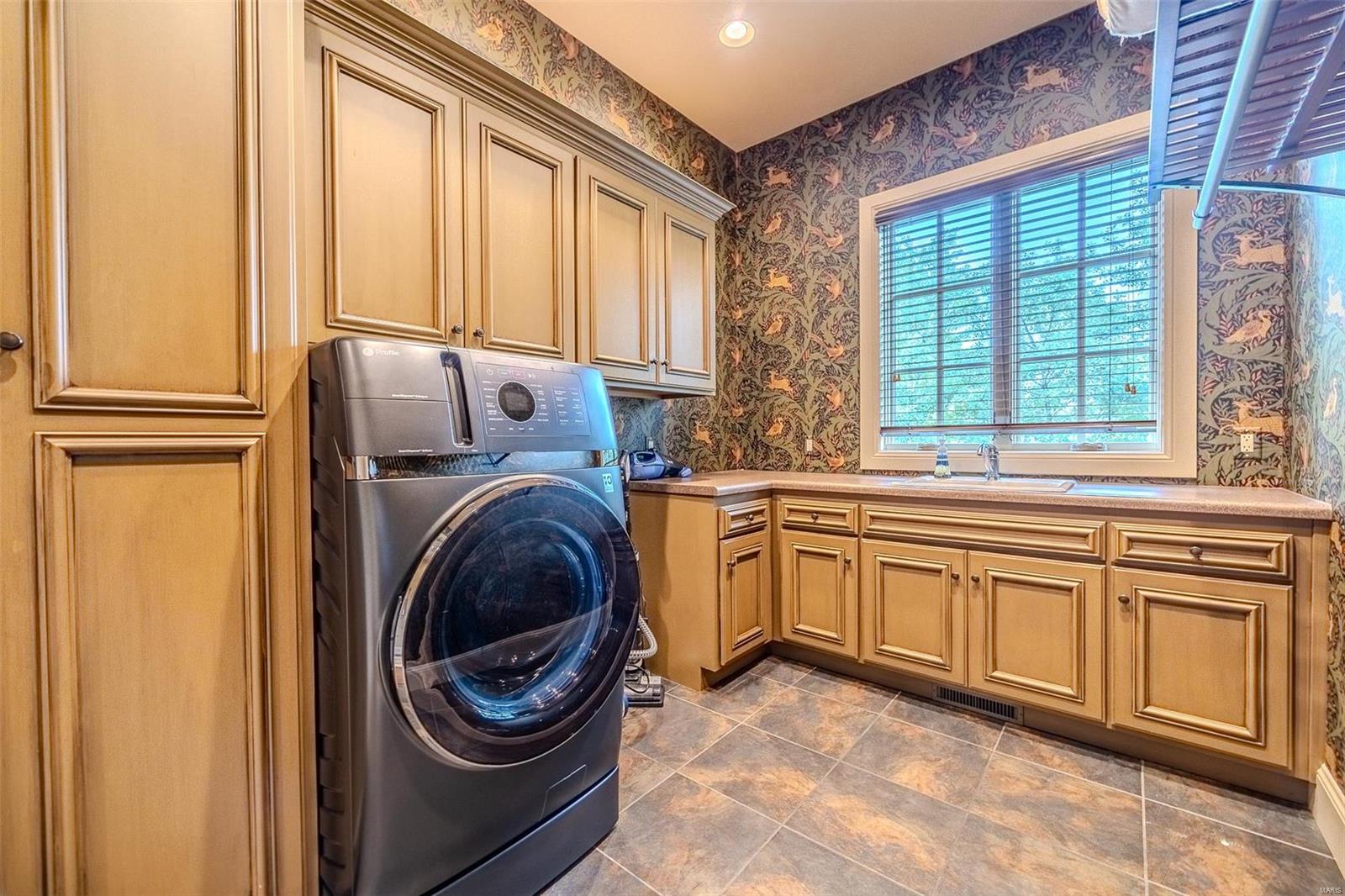 Colonial Park - Residential