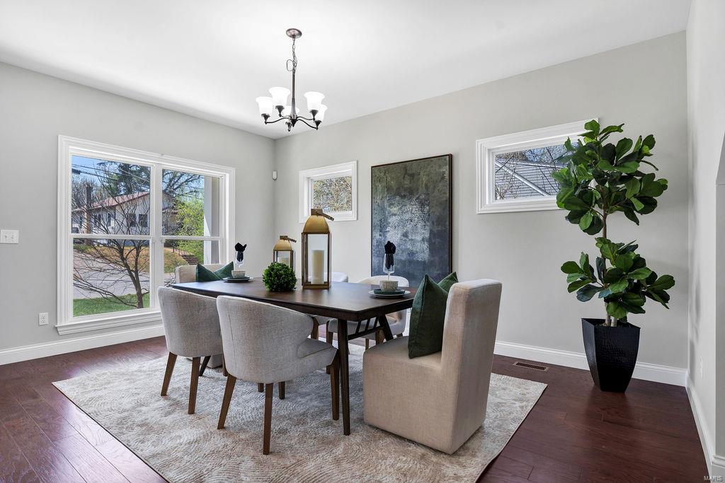 125 W Thornton Avenue