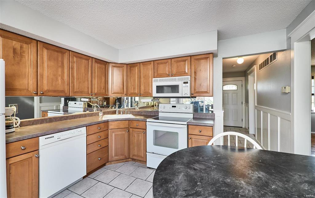Hidden Meadow Condo 19 - Residential Lease