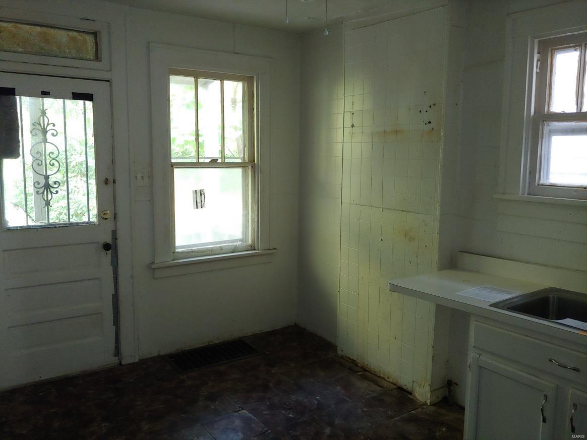 West Walnut Manor - Residential